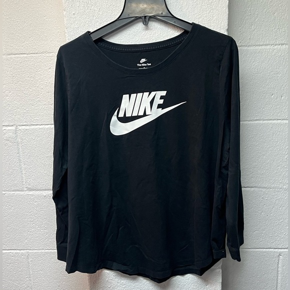 Nike Tops - The Nike Tee Crew Neck Long Sleeve Shirt Athletic Cut. 1X